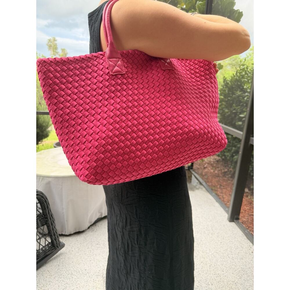 Urban Expressions Ithaca Woven Neoprene Tote Magenta